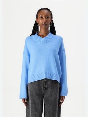 GAP Women’s V-Neck Sweater in Bright Blue